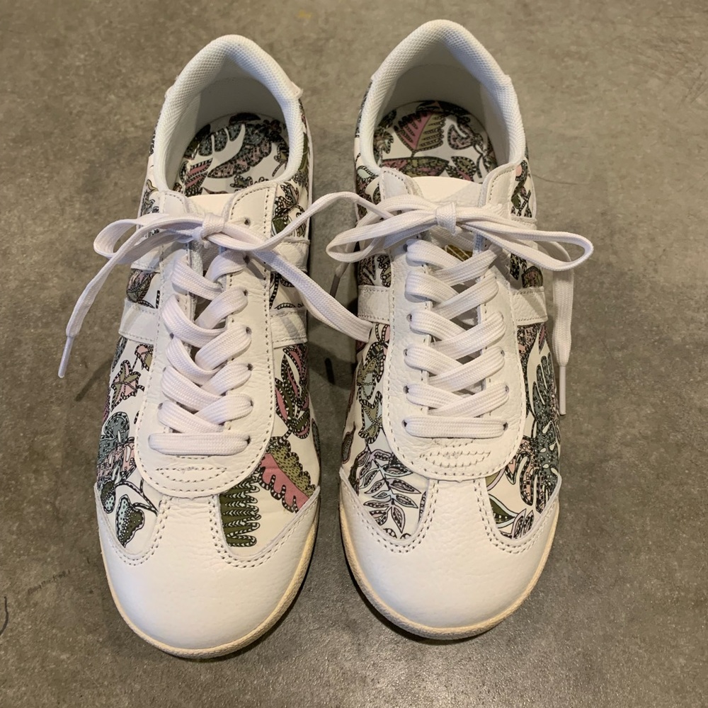 Gola Tie Up Shoes